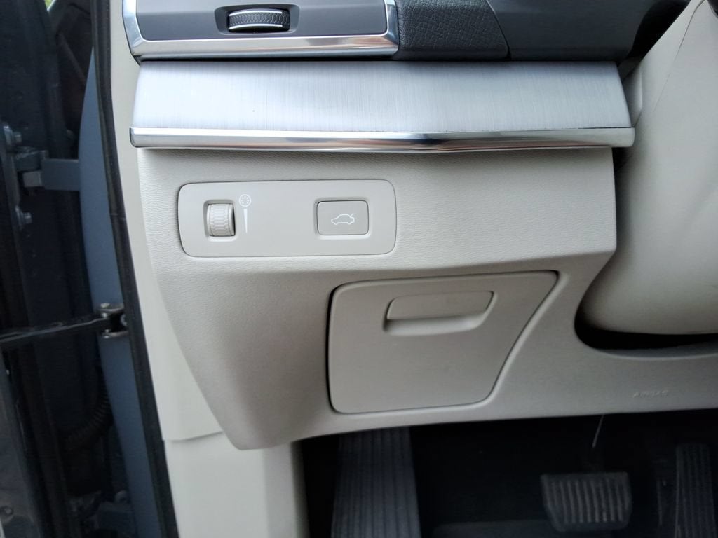2022 Volvo XC90 T5 Momentum 7 Passenger