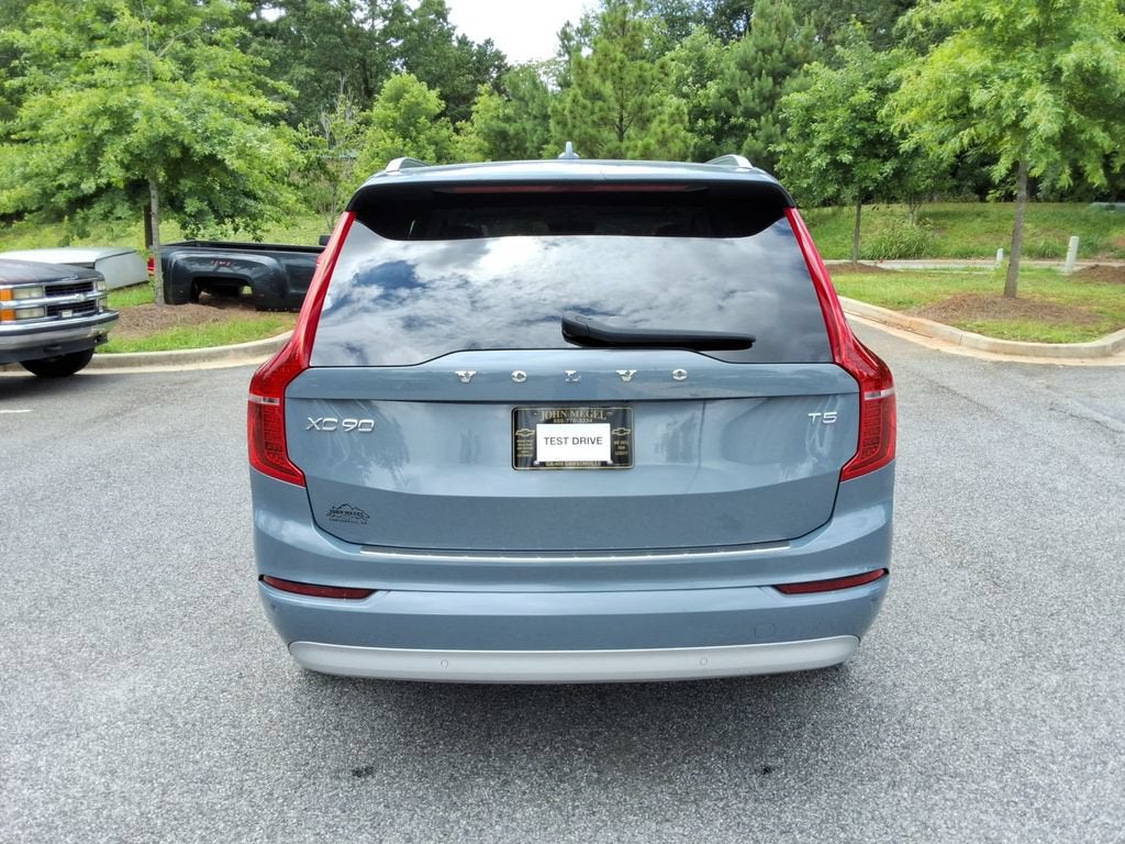 2022 Volvo XC90 T5 Momentum 7 Passenger